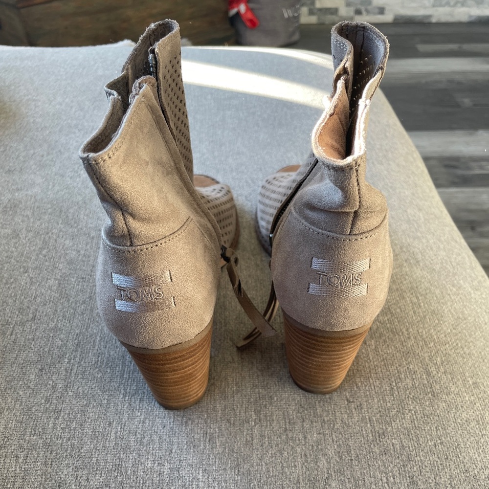 Tom’s Booties - Picture 2 of 5